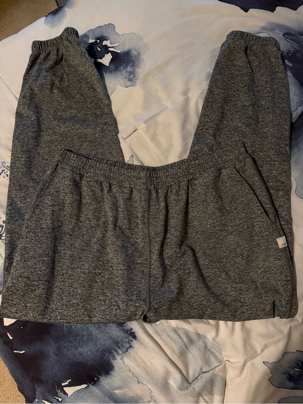 Vuori Boyfriend Joggers in Charcoal - Size L
